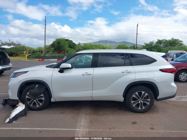 Toyota Highlander Xle 2022 5TDGZRAH3NS129755 Image 14