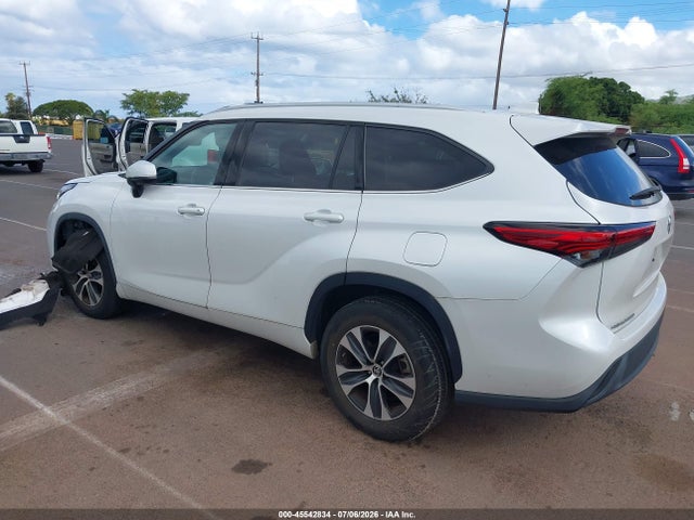 Toyota Highlander Xle 2022 5TDGZRAH3NS129755 Image 3