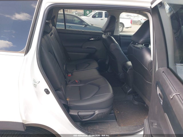 Toyota Highlander Xle 2022 5TDGZRAH3NS129755 Image 8