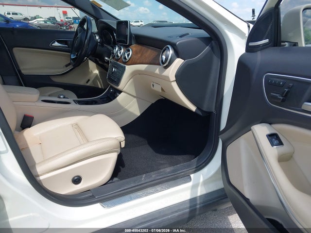 45543202 :رقم المزاد ، WDCTG4EB6HJ357337 vin ، 2017 Mercedes-benz Gla 250 مزاد بيع