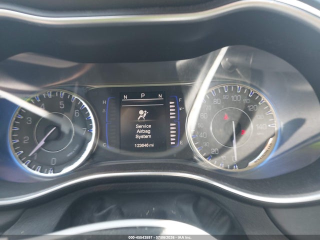 2015 Chrysler 200 Limited მანქანა იყიდება აუქციონზე, vin: 1C3CCCABXFN742248, აუქციონის ნომერი: 45543597