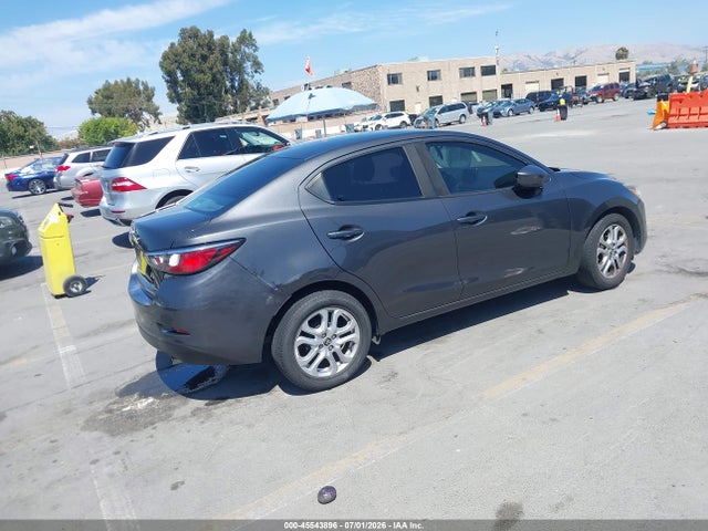 3MYDLBYV6HY186022 Toyota YARIS IA