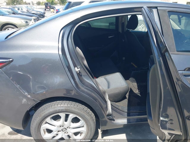 3MYDLBYV6HY186022 Toyota YARIS IA