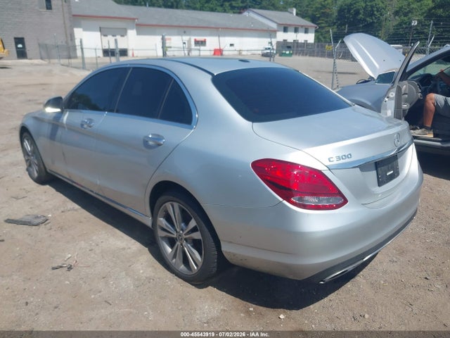 2018 Mercedes-benz C 300 4matic მანქანა იყიდება აუქციონზე, vin: 55SWF4KB9JU261563, აუქციონის ნომერი: 45543919