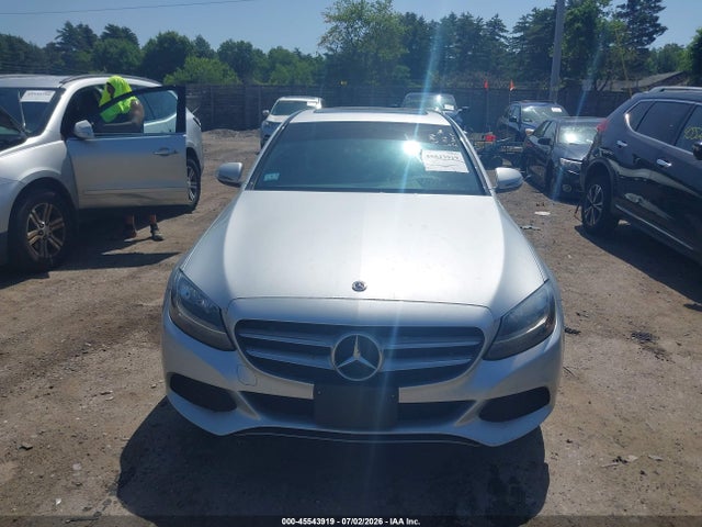 2018 Mercedes-benz C 300 4matic მანქანა იყიდება აუქციონზე, vin: 55SWF4KB9JU261563, აუქციონის ნომერი: 45543919