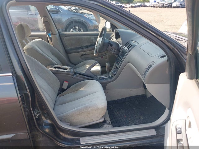 45544010 :رقم المزاد ، JN1CA31D81T614097 vin ، 2001 Nissan Maxima Gxe مزاد بيع