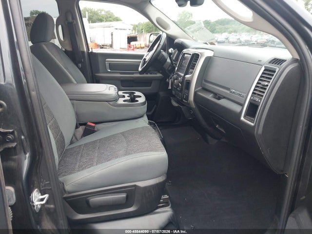 45544090 :رقم المزاد ، 3C6UR5DJ1JG209095 vin ، 2018 Ram 2500 Big Horn  4x4 6'4 Box مزاد بيع