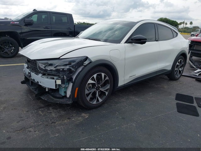 Ford Mustang Mach-e Select 2024 3FMTK1R48RMA19050 Image 2