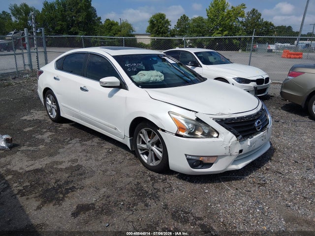 2015 1N4AL3AP8FN345710 main image