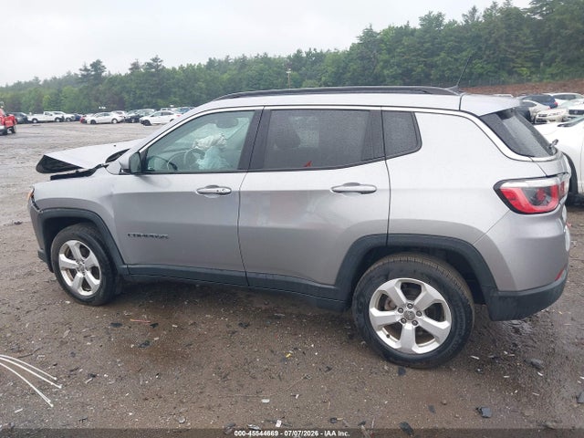 45544669 :رقم المزاد ، 3C4NJDBB8JT113420 vin ، 2018 Jeep Compass Latitude 4x4 مزاد بيع