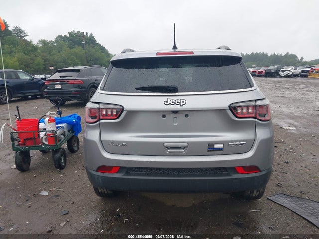 45544669 :رقم المزاد ، 3C4NJDBB8JT113420 vin ، 2018 Jeep Compass Latitude 4x4 مزاد بيع