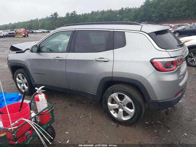 45544669 :رقم المزاد ، 3C4NJDBB8JT113420 vin ، 2018 Jeep Compass Latitude 4x4 مزاد بيع
