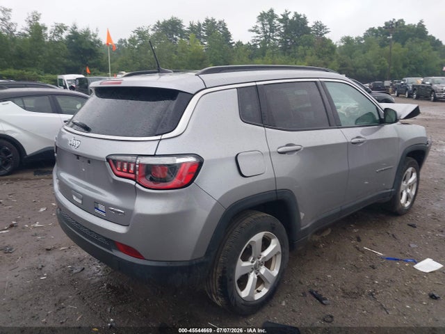 45544669 :رقم المزاد ، 3C4NJDBB8JT113420 vin ، 2018 Jeep Compass Latitude 4x4 مزاد بيع