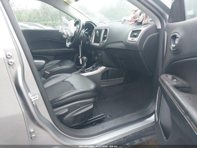 45544669 :رقم المزاد ، 3C4NJDBB8JT113420 vin ، 2018 Jeep Compass Latitude 4x4 مزاد بيع