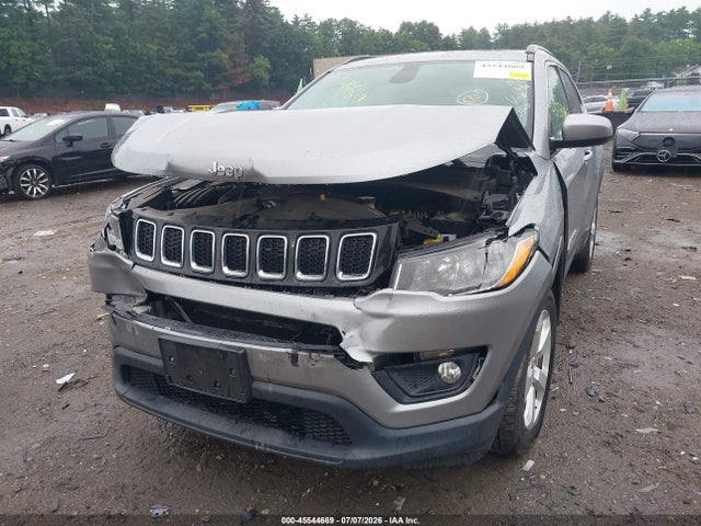 45544669 :رقم المزاد ، 3C4NJDBB8JT113420 vin ، 2018 Jeep Compass Latitude 4x4 مزاد بيع