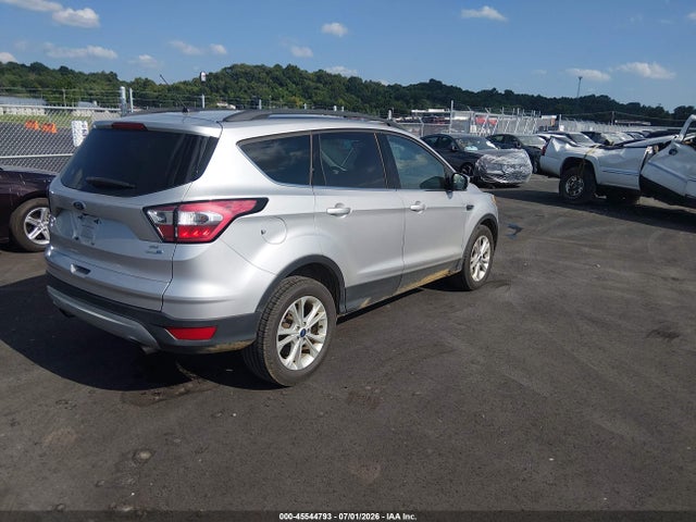 1FMCU9GD2JUD08596 Ford ESCAPE SE