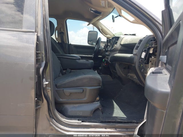 45545143 :رقم المزاد ، 3C6UR5HL0KG682032 vin ، 2019 Ram 2500 Tradesman  4x4 8' Box مزاد بيع