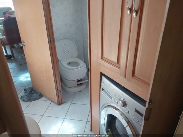 Aukcja sprzedaży 2004 Freightliner Chassis X Line Motor Home, vin: 4UZAAHAK83CM02119, numer aukcji: 45545814