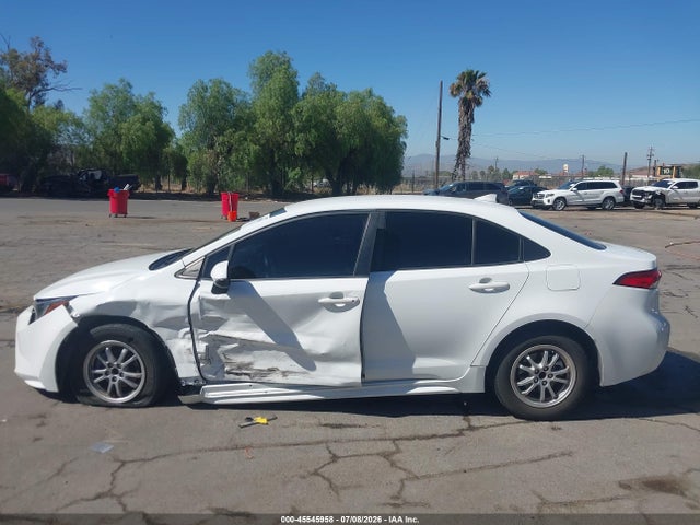 JTDEAMDE9NJ039266 Toyota Corolla Hybrid Le
