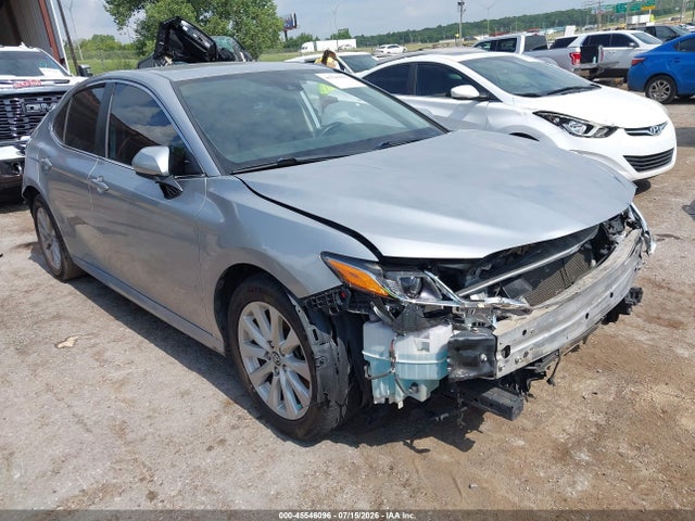 45546096 :رقم المزاد ، 4T1B11HK9KU848161 vin ، 2019 Toyota Camry Le مزاد بيع