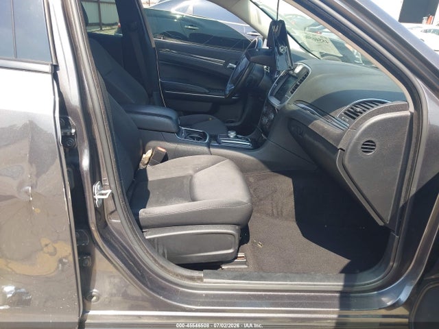 45546508 :رقم المزاد ، 2C3CCAAG1KH746109 vin ، 2019 Chrysler 300 Touring مزاد بيع