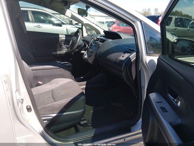 Toyota Prius V Two 2015 JTDZN3EU8FJ033059 Image 18