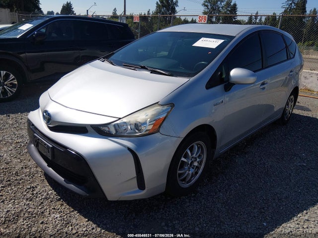 Toyota Prius V Two 2015 JTDZN3EU8FJ033059 Image 2
