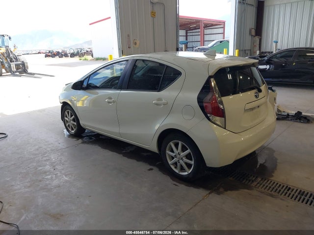 Toyota Prius C Four 2015 JTDKDTB39F1111543 Image 3