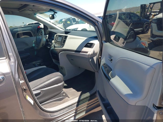 5TDXK3DC6ES519816 Toyota Sienna Se 8 Passenger