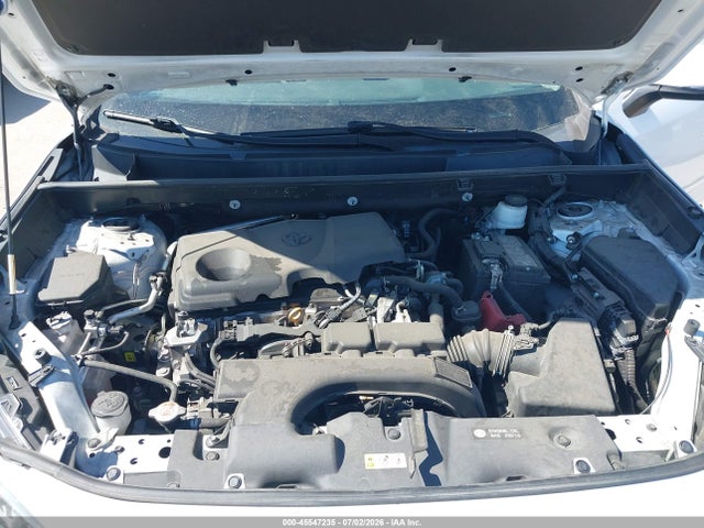 2T3K1RFV5MC167695 Toyota RAV4 LE