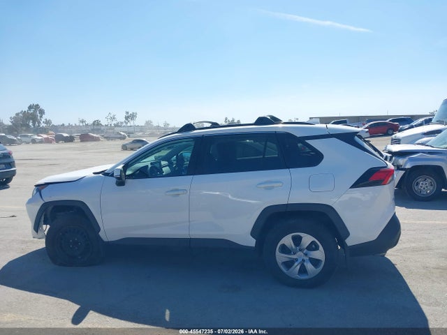 2T3K1RFV5MC167695 Toyota RAV4 LE