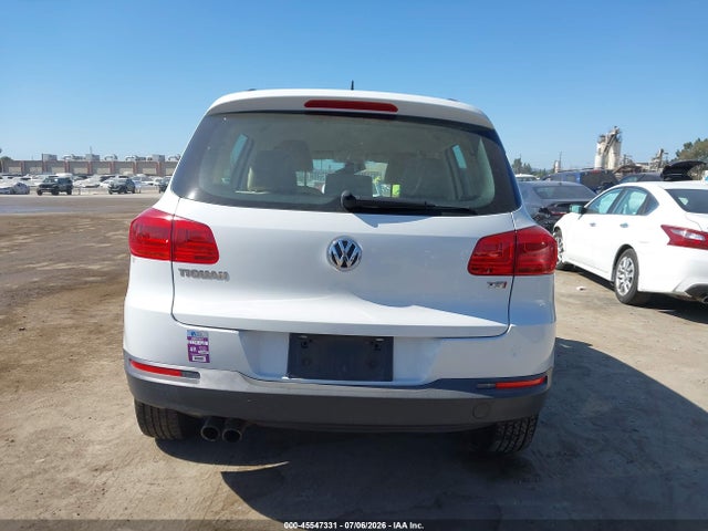 Volkswagen TIGUAN S 2016 WVGAV7AX4GW601666 Image 16