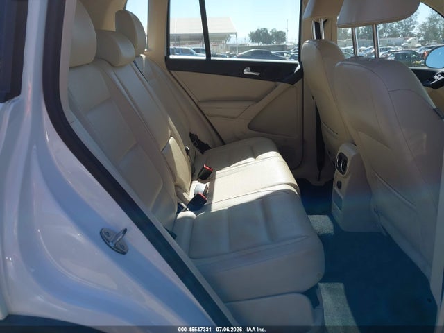 Volkswagen TIGUAN S 2016 WVGAV7AX4GW601666 Image 8