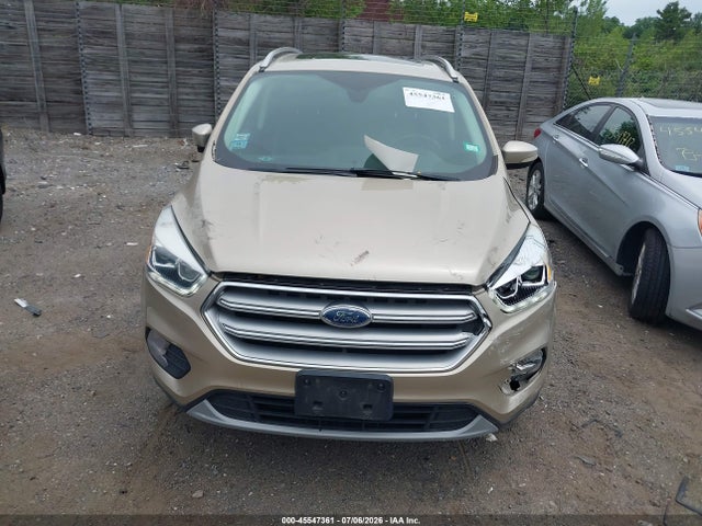 1FMCU9J94HUC30580 Ford Escape Titanium