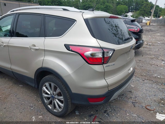 1FMCU9J94HUC30580 Ford Escape Titanium
