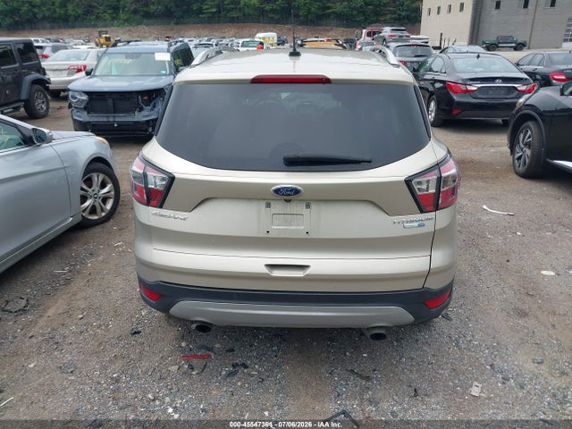 1FMCU9J94HUC30580 Ford Escape Titanium