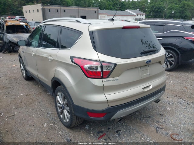 1FMCU9J94HUC30580 Ford Escape Titanium