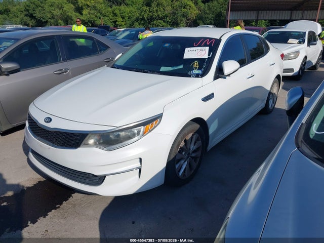 KIA Optima Lx 2017 5XXGT4L31HG129636 Image 2