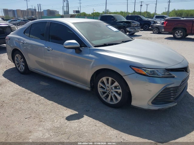 2022 Toyota Camry Le მანქანა იყიდება აუქციონზე, vin: 4T1C11AK1NU672077, აუქციონის ნომერი: 45547389