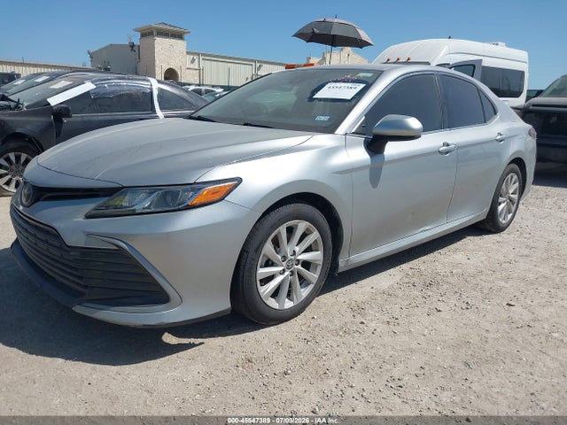 Toyota CAMRY LE 2022 4T1C11AK1NU672077 Image 2