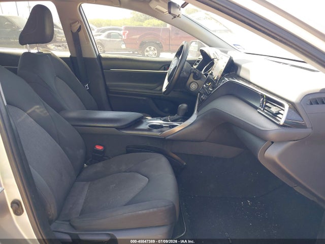 2022 Toyota Camry Le მანქანა იყიდება აუქციონზე, vin: 4T1C11AK1NU672077, აუქციონის ნომერი: 45547389