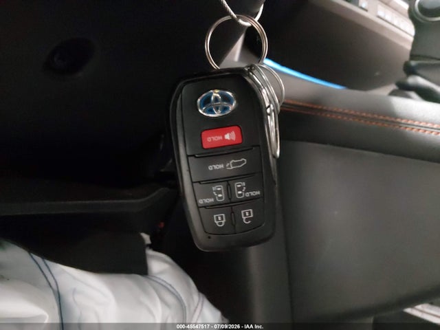 5TDDSKFC7PS085161 Toyota Sienna Xse