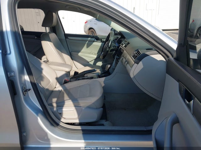 2014 Volkswagen Passat 1.8t Se მანქანა იყიდება აუქციონზე, vin: 1VWBT7A39EC049069, აუქციონის ნომერი: 45547823