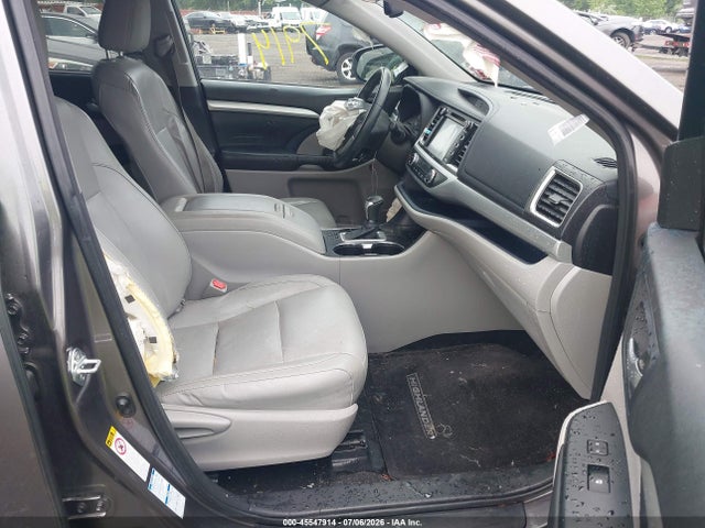 45547914 :رقم المزاد ، 5TDJKRFH2GS226015 vin ، 2016 Toyota Highlander Xle V6 مزاد بيع