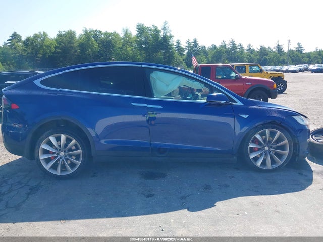 Tesla MODEL X 2016 5YJXCAE4XGFS00791 Image 13