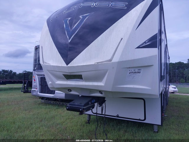 Dutchmen 45ft Voltage M3805 2019 4YDF41131KZ990312 Image 6