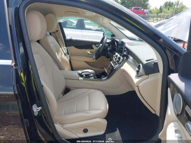 2016 Mercedes-benz Glc 300 4matic მანქანა იყიდება აუქციონზე, vin: WDC0G4KB6GF008025, აუქციონის ნომერი: 45548529