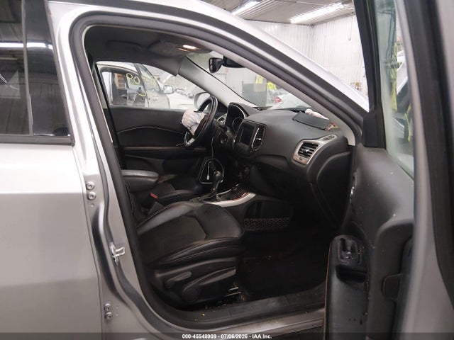 45548909 :رقم المزاد ، 3C4NJDBBXJT134981 vin ، 2018 Jeep Compass Latitude 4x4 مزاد بيع