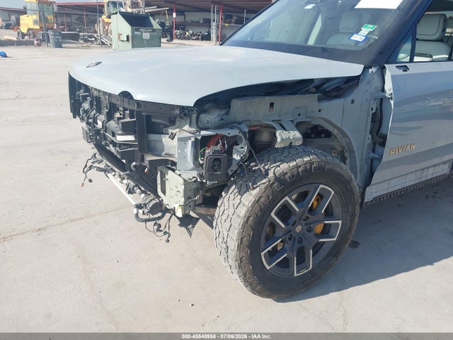 Rivian R1t Adventure 2022 7FCTGAAA4NN015823 Image 6