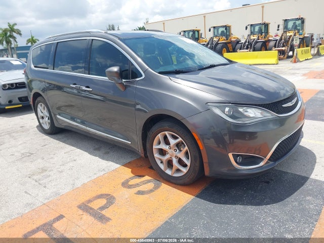 Auction sale of the 2019 Chrysler Pacifica Touring L Plus, vin: 2C4RC1EG3KR675568, lot number: 45548963